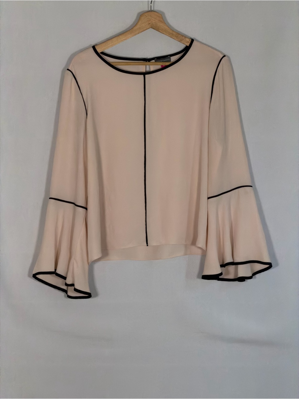Vince Camuto Blouse Womenโs M Blush Pink Black Piping Bell Sleeve Career